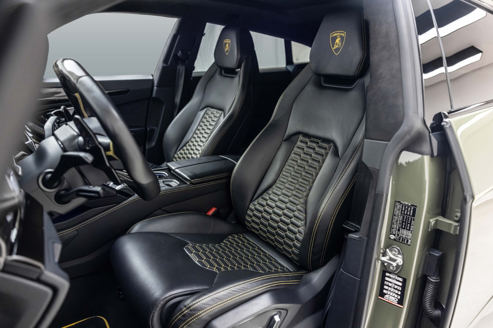 2021 LAMBORGHINI URUS BY MANSORY 